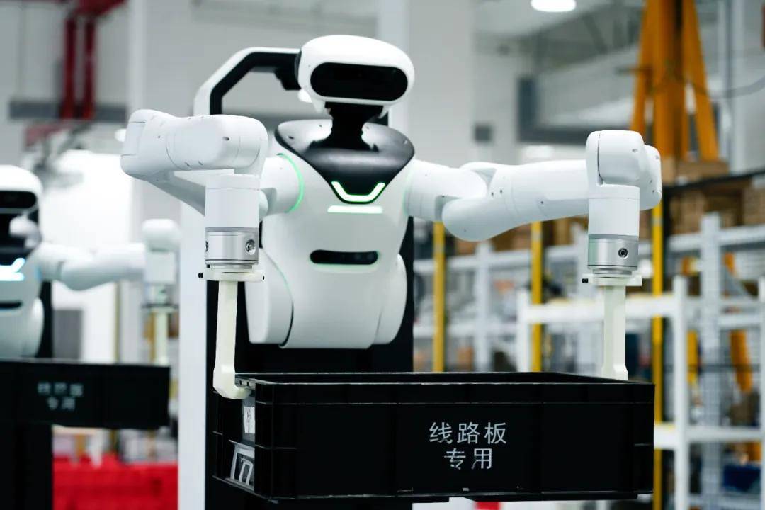 从一体化关节到具身大模型:解码节卡机器人的全栈自研版图