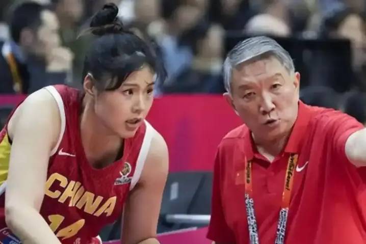 放弃杨舒予，女篮为何重选队长？宫鲁鸣官宣，名记爆料：不止与李梦李月汝有矛盾