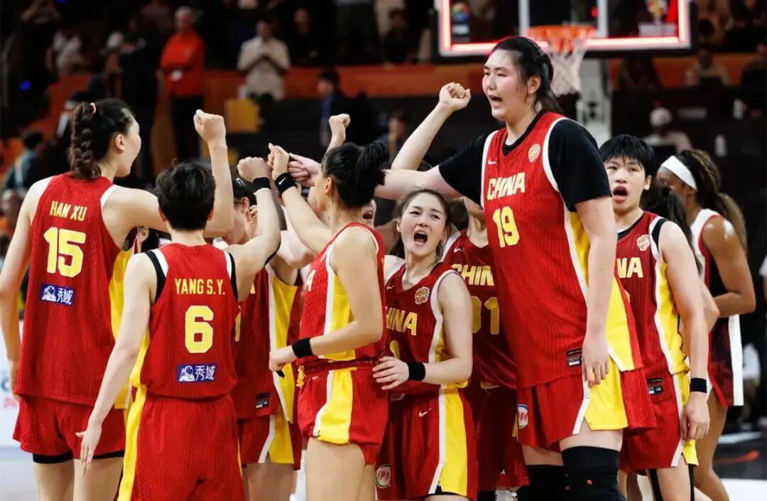 不敌美国女篮第二天！中国女篮再收3好2坏消息，宫鲁鸣留了一手