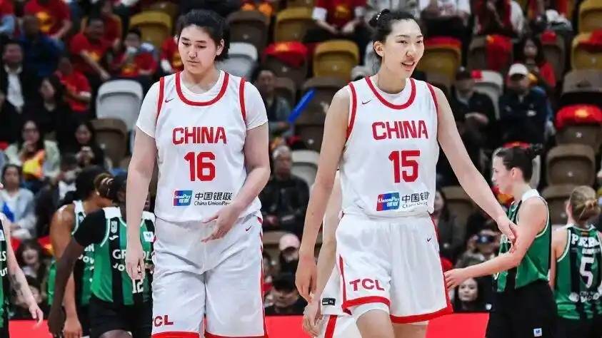 吃相难看！中国女篮首胜仅1天，难堪一幕出现，张子宇成众矢之的
