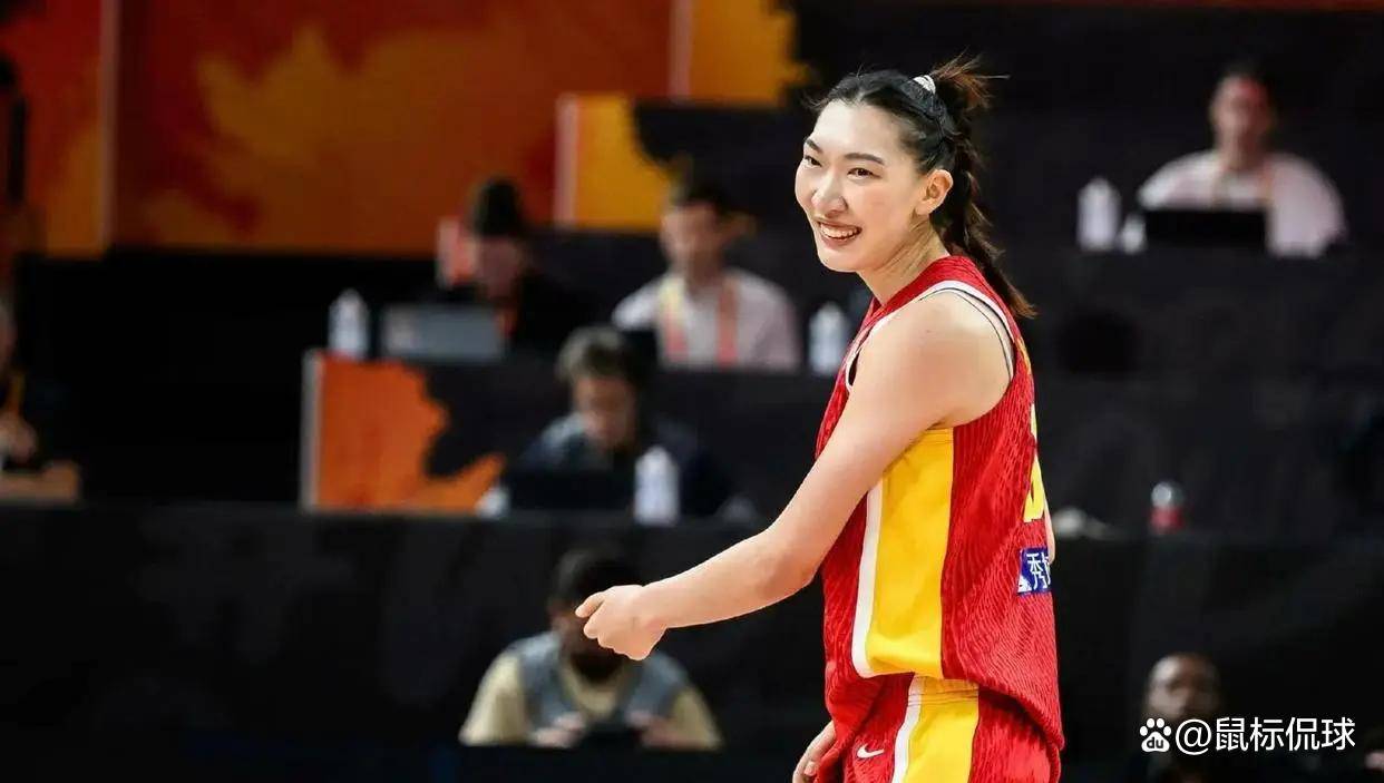 中国女篮憾负法国队仅仅24小时，荒唐一幕上演，韩旭与张子宇太委屈