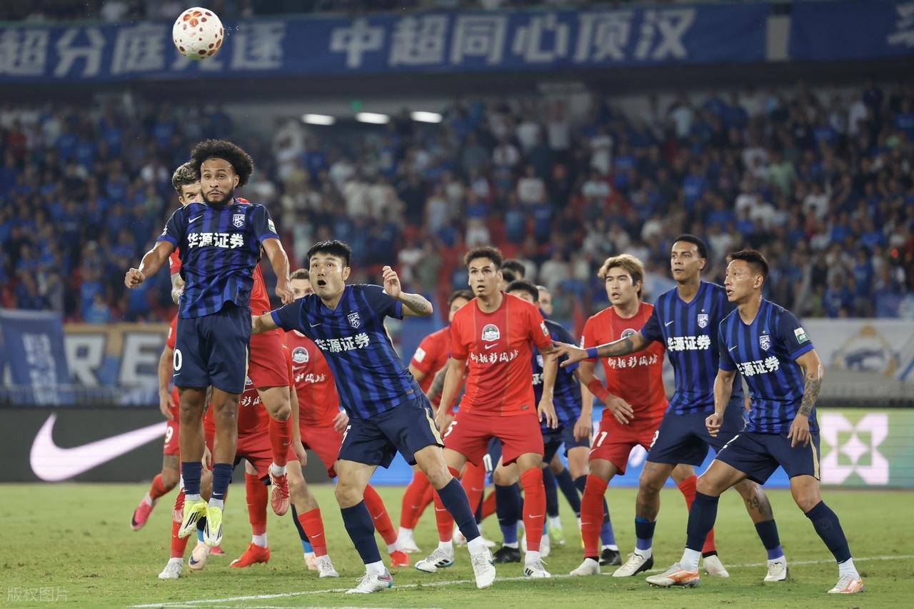 1-1，95分钟被绝杀，再见武汉三镇！球迷：有些人像带着任务来的