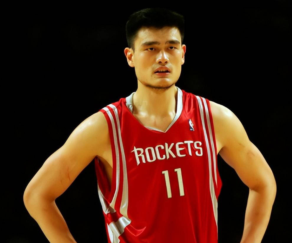 8年NBA生涯，姚明获得了多少薪水？球迷表示：怪不得火箭退役了他的球衣