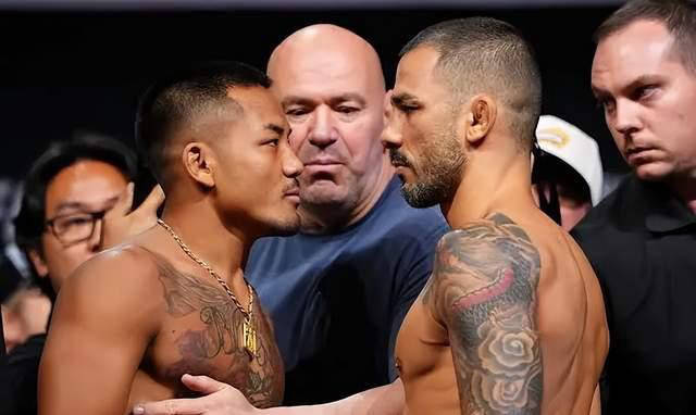UFC首位男子亚洲冠军再战前任王者,强势成功卫冕金腰带!