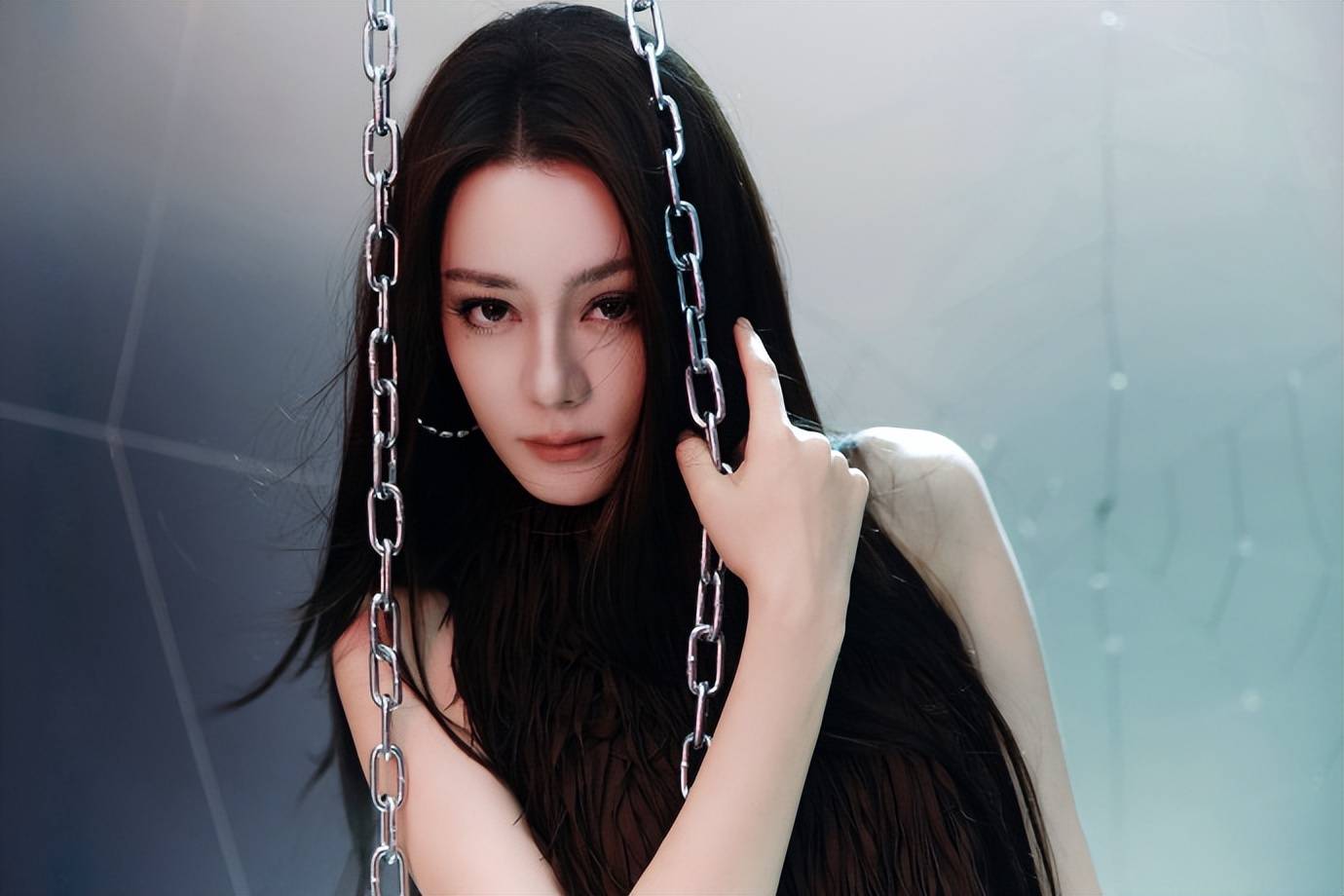 迪丽热巴俏脸圆润身材火辣性感撩人!美得梦回早期胖迪 迪丽热巴俏脸圆润身材火辣性感撩人!美得梦回早期胖迪