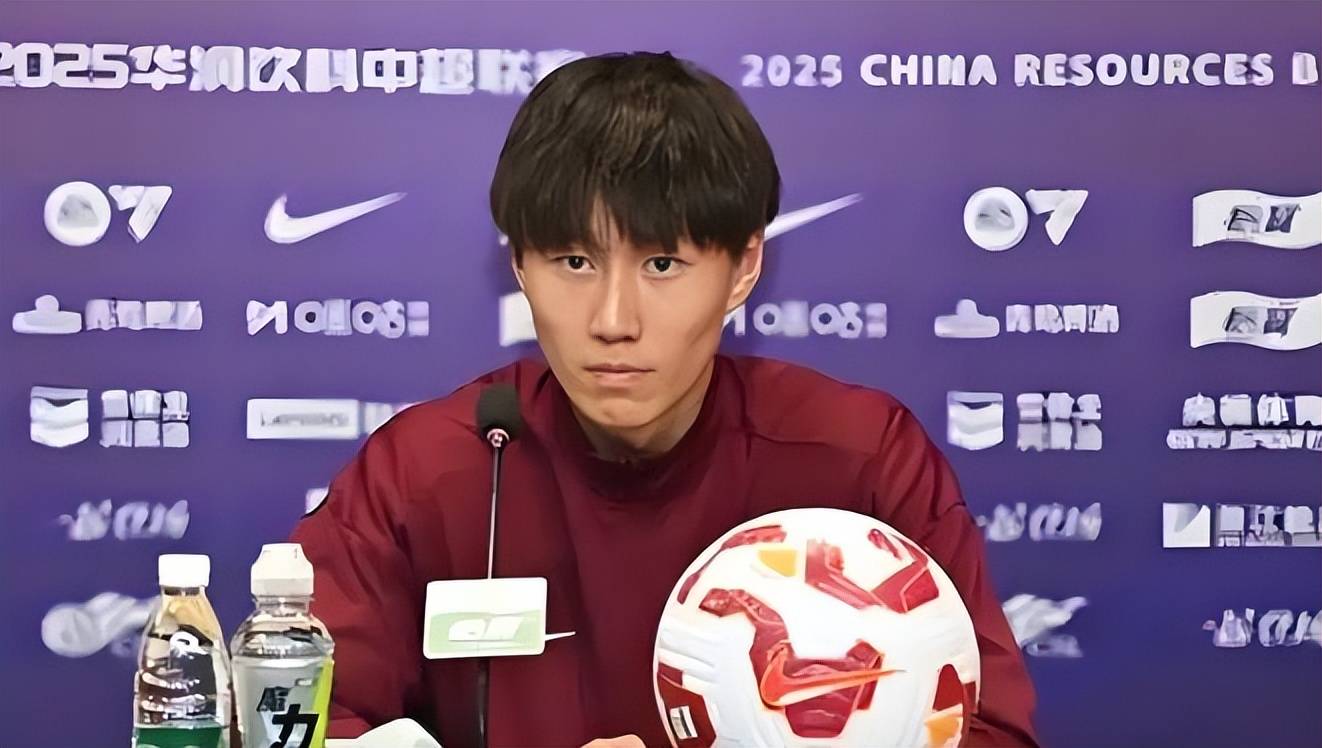 上港队本赛季将这位指挥官外租到青岛西海岸,如今练级基本成功,下赛季有望回归。