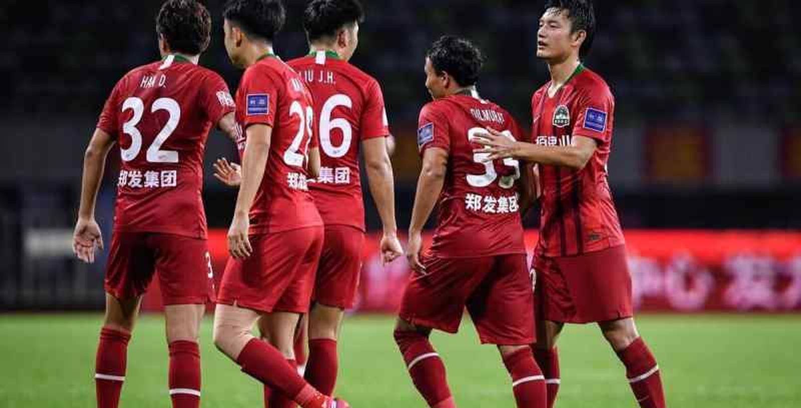 李昂第七次直红致武汉三镇1比4惨败浙江队：65控球难赢球，苏亚雷斯怒斥情绪失控