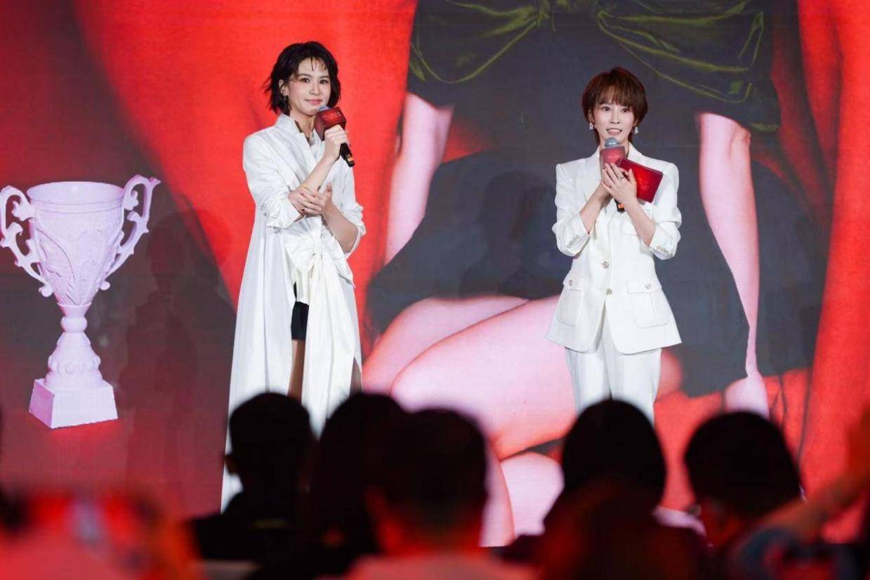 曾沛慈泪洒巡演发布会揭秘13城行程 《乘风2026》后再度携手谢楠引回忆杀