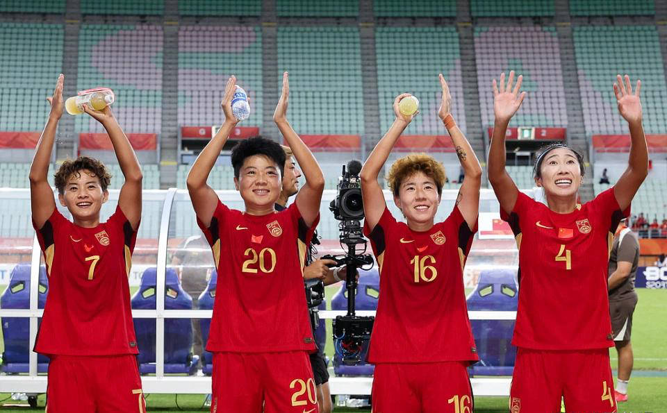 业余失误！中国女足换人未申请致球员领黄 网友：越南若申诉恐遭判负