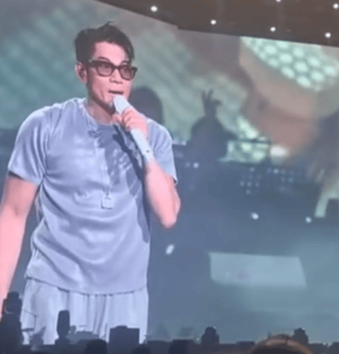 郭富城深圳演唱会遭粉丝催生男孩 笑回：随缘就好，幸福满溢！