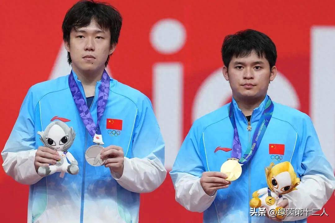 林诗栋名古屋三冠封王，王楚钦三线三银，国乒如何接棒？