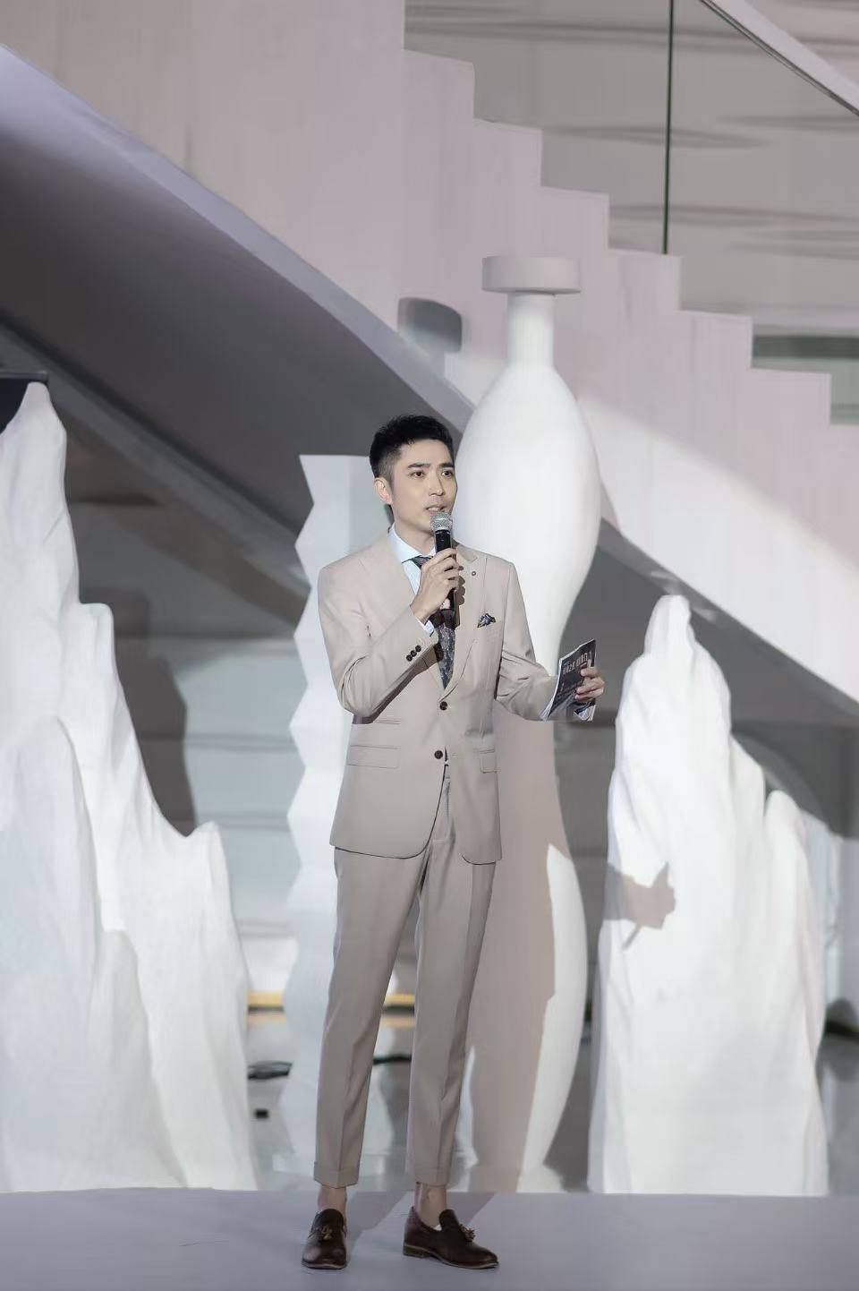 上海晚会选主持人=开盲盒？劝你别拿老板的