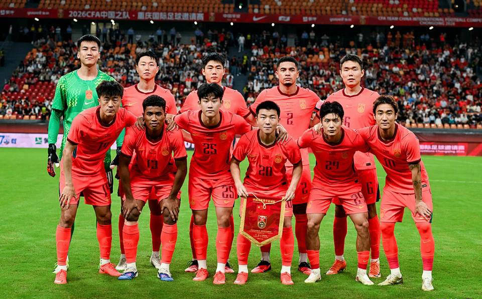 崩盘！国足上半场0-3不敌巴勒斯坦，刘洋失误频频，陶强龙错失良机
