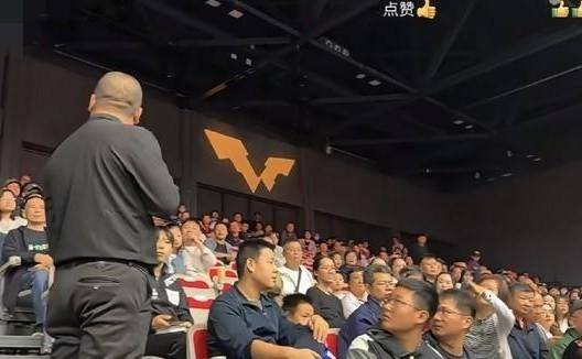 WTT中国大满贯赛场爆出争议！巴西选手不是任性发火，而是示意吵闹观众离场