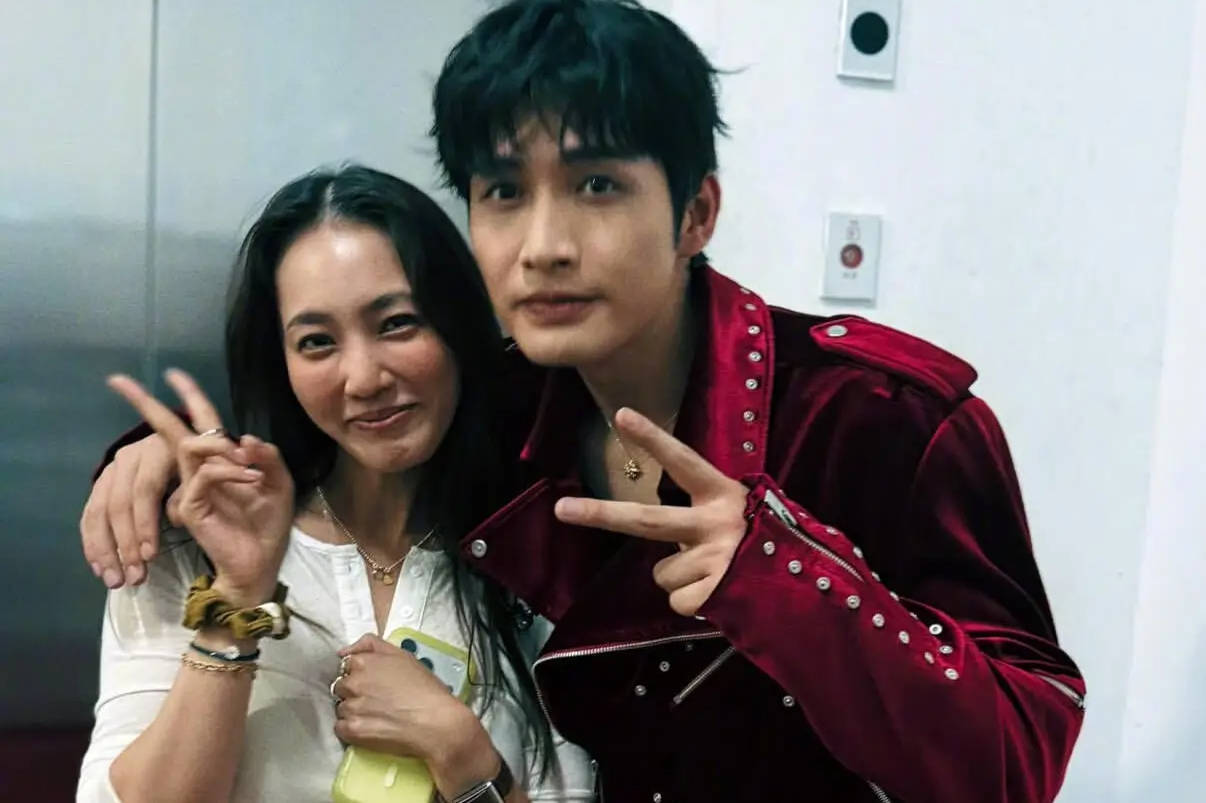 余文乐帮前妻王棠云追星张彬彬 二人离婚后相处融洽