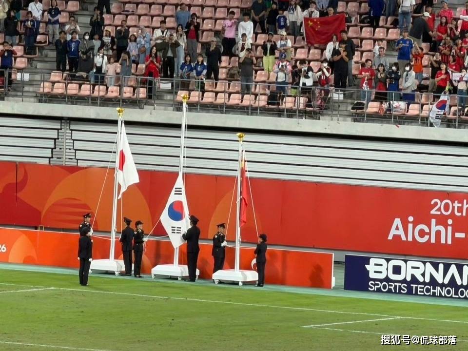 原创
            亚运男足颁奖韩国国旗卡住了！韩国网友集体愤怒 日本网友却责怪中国