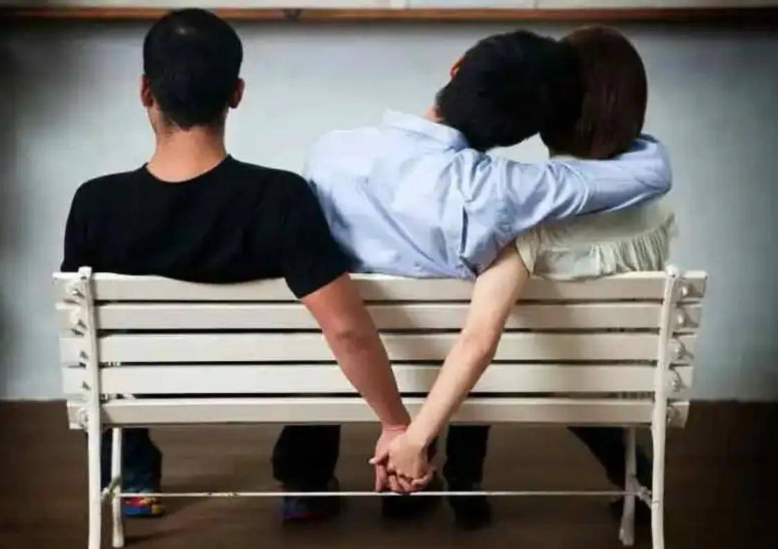 前夫家人质疑女局长干预司法