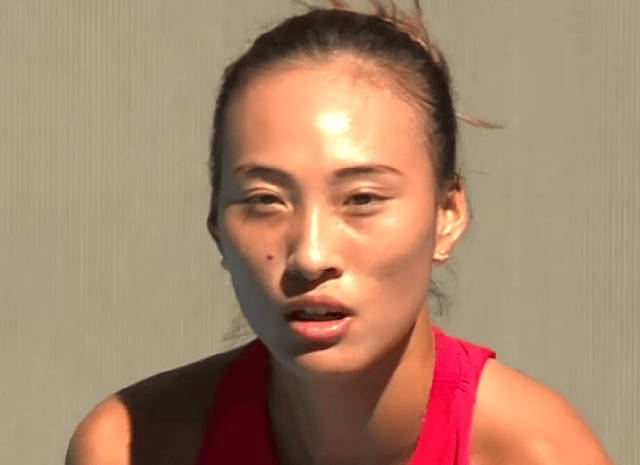 郑钦文完美亮相1:0领先六号种子，中网四强争夺战值得期待