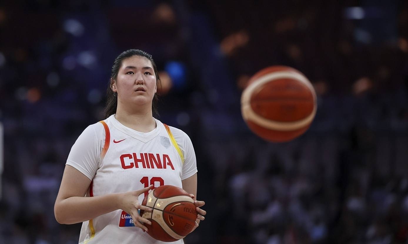 女姚明没说谎！张子宇真比姚明稍矮 还有2小内线使女篮陷幸福烦恼