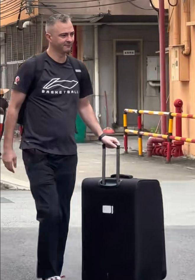 广东男篮出征季前赛：两名主力缺阵，单外援挑战山东艰难