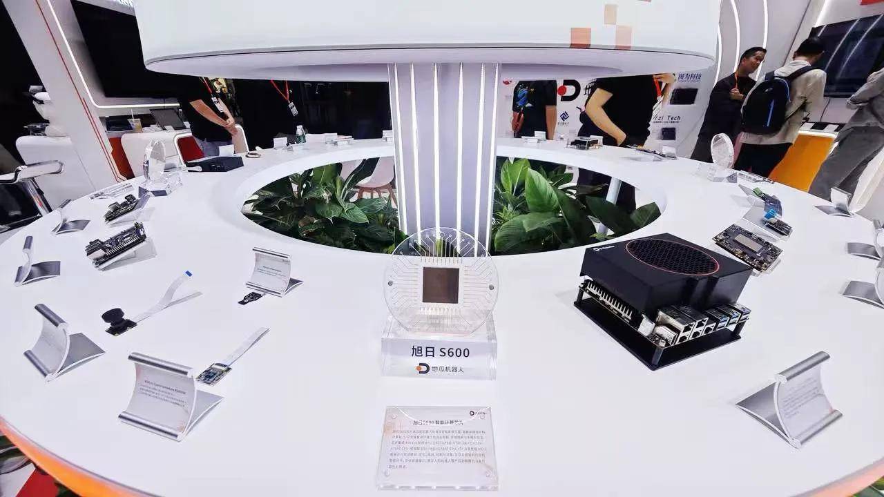 《地瓜机器人工博会首秀：软件、硬件、算法、场景一个不落》