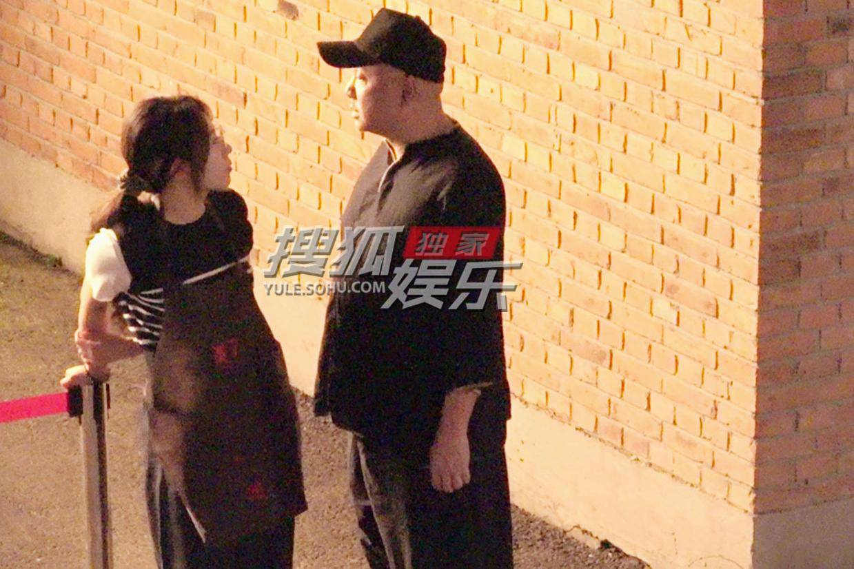 徐峥火锅店用餐被拍 圆润身材成网友热议焦点