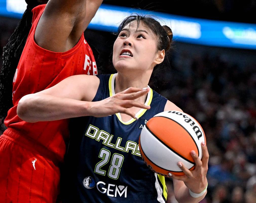 女篮3核心现状，李月汝打3份工，李梦秀恩爱当老板，韩旭放弃WNBA