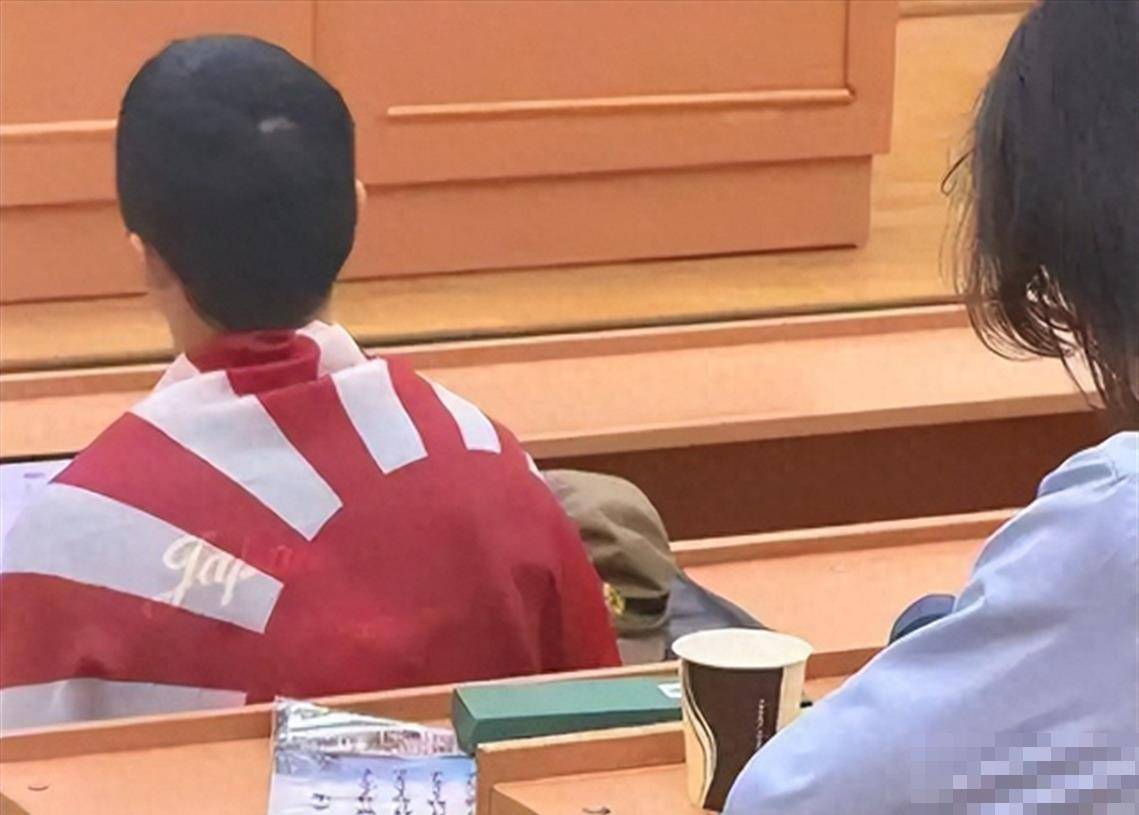披旭日旗留学生道歉：喜欢日本文化