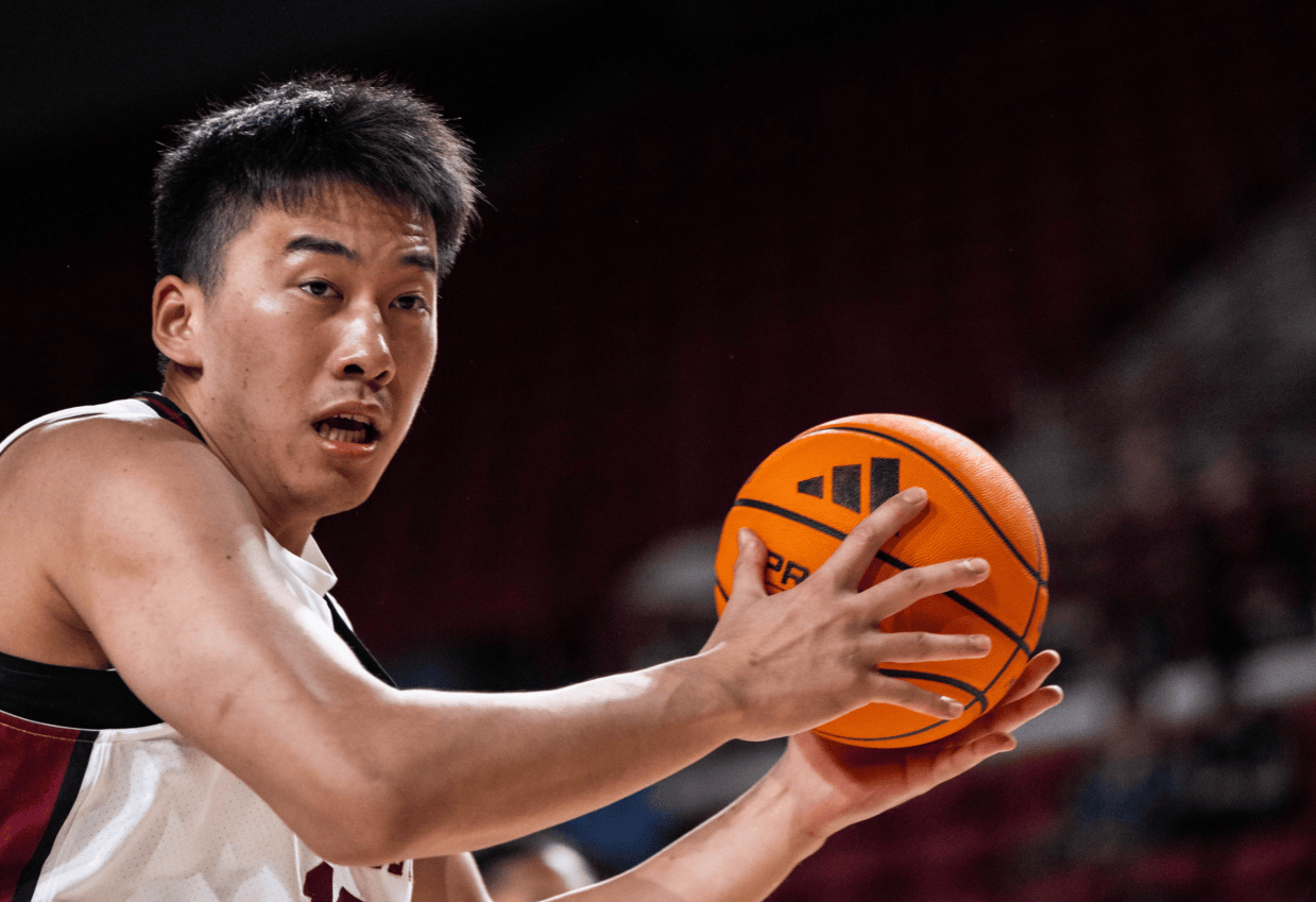 轰31+6！中国男篮21岁2米06新星回到NCAA大爆发：连打2+1霸气大吼