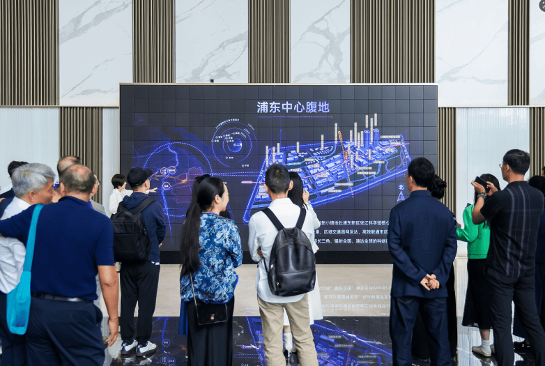 清华企业家协会参访张江AI创新小镇(图1) 清华企业家协会参访张江AI创新小镇(图1)