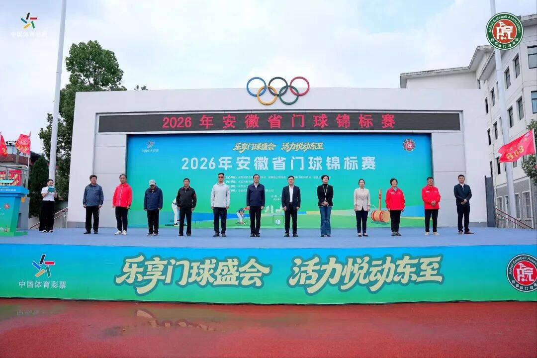 挥杆轻推穿门过，一杆一球尽从容