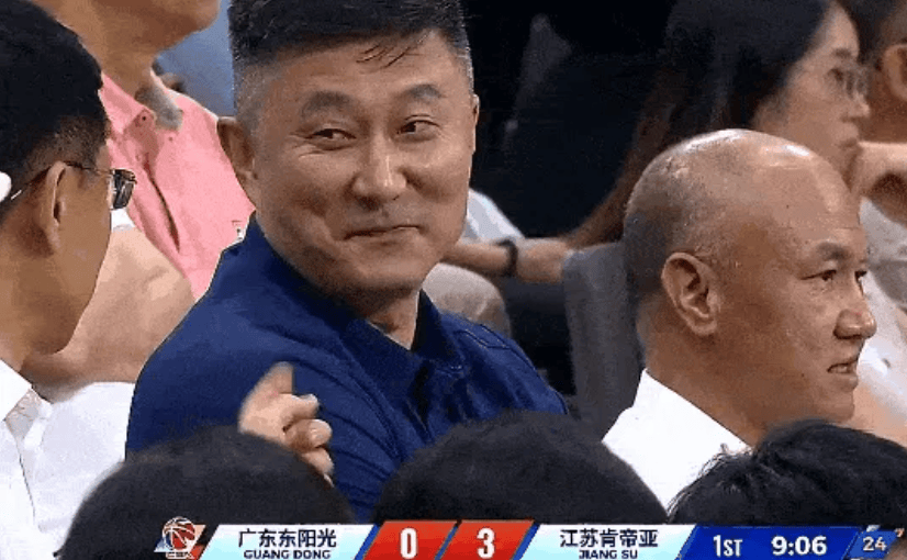 CBA广东VS江苏半场！杜锋督战，徐杰被弃用，焦泊乔太软，亚帅破防！