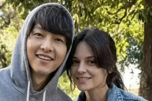 宋仲基对二婚妻子的称呼引热议 直言其是“那家伙”
