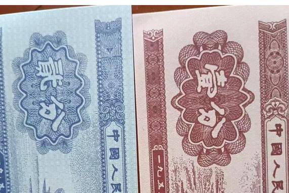 盐城老奶奶五一给孙子一沓百元旧币，我爷爷送我一套旧版人民币！
