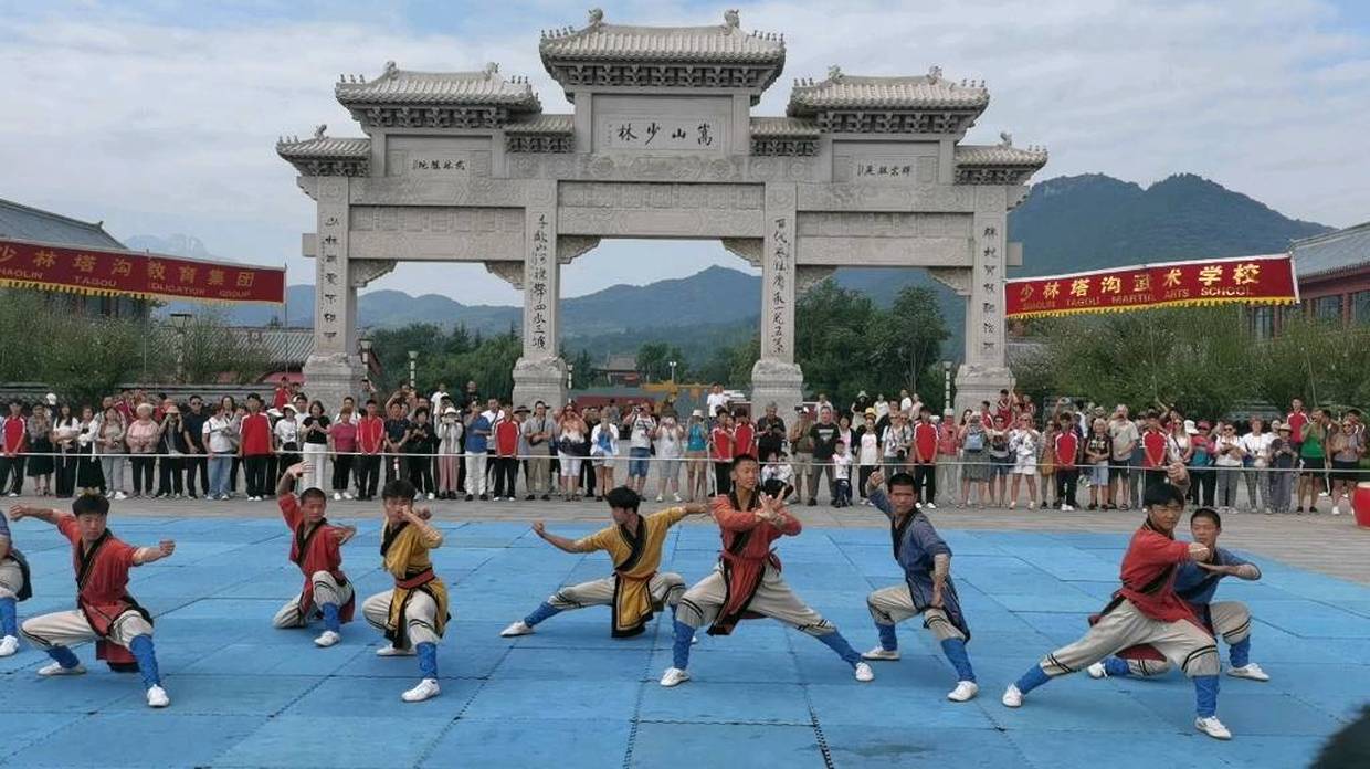 梁建伟作品【旅途中，最好的风景是人】旅游感悟随笔⑥+总编棱镜
