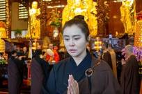 考古|王祖贤自曝单身24年不结婚，还完情债皈依佛门，和齐秦那段情让她遍体鳞伤