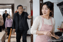 婆婆讲初二走娘家不吉利，我没吱声，初二大姑姐全家上门，公公朝我喊：赶紧去做饭，我笑了