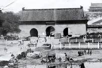 1949年解放军赤脚清淤中南海，16万吨湖泥里，挖出半部近代苦难史