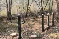 河南南阳一村子健身器材安装在荒郊野地，当地回应：附近住有村民，后续会对环境进行提升
