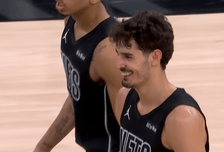 上篮两不沾，最后6秒后场乱扔！NBA最丑陋一场，真有队伍故意输球