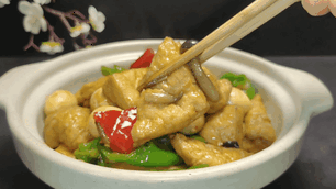 豆腐和它天生一对！一炒一焖就出锅，看着就好有食欲，好吃到扒了3碗饭