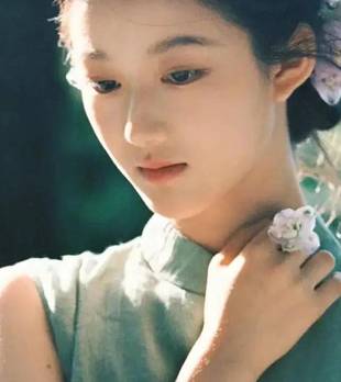为什么你穿新中式像“服务员”？看完这8套女星造型，瞬间get东方美的精髓