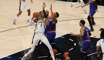 NBA总决赛-马刺VS尼克斯 文班亚马持球强突