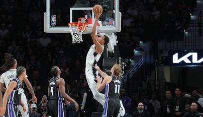 NBA-马刺VS国王 文班亚马空接暴扣