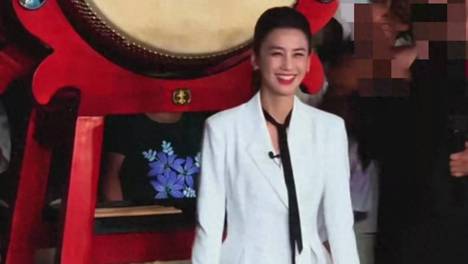 离婚1年，一别两宽，黄圣依绝口不提杨子，如今才看懂她赢在哪儿