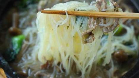 冬天不想做饭，煮这一锅就足够了，既开胃又暖胃，一碗下肚超满足