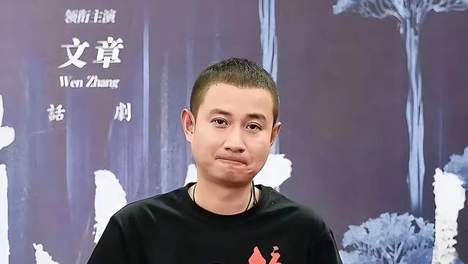 文章面馆火了，食客说32元一碗面真不贵，网红直播干扰正常用餐 文章以“八号院儿”面馆爆红为例，探讨明星餐饮的“接地气”策略与地域消费差异，强调价格亲民、口碑积累与情怀共鸣的