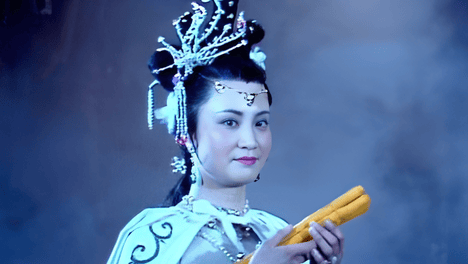 白骨精被孙悟空三棍打死，但白骨精的师父，十个孙悟空也敌不过