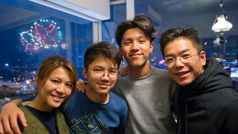 香港星二代花50万留学，成为音乐高材生，父母离婚结束18年婚姻