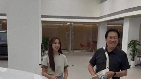 唐国强的糟心事：两个儿子都是残疾，难怪他74岁也不敢退休！